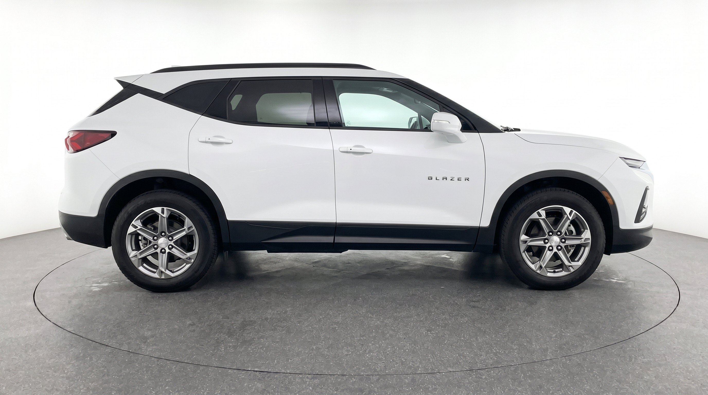 Used 2025 Chevrolet Blazer LT FWD image 11