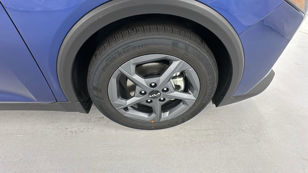 New 2025 Kia K4 LXS image 9