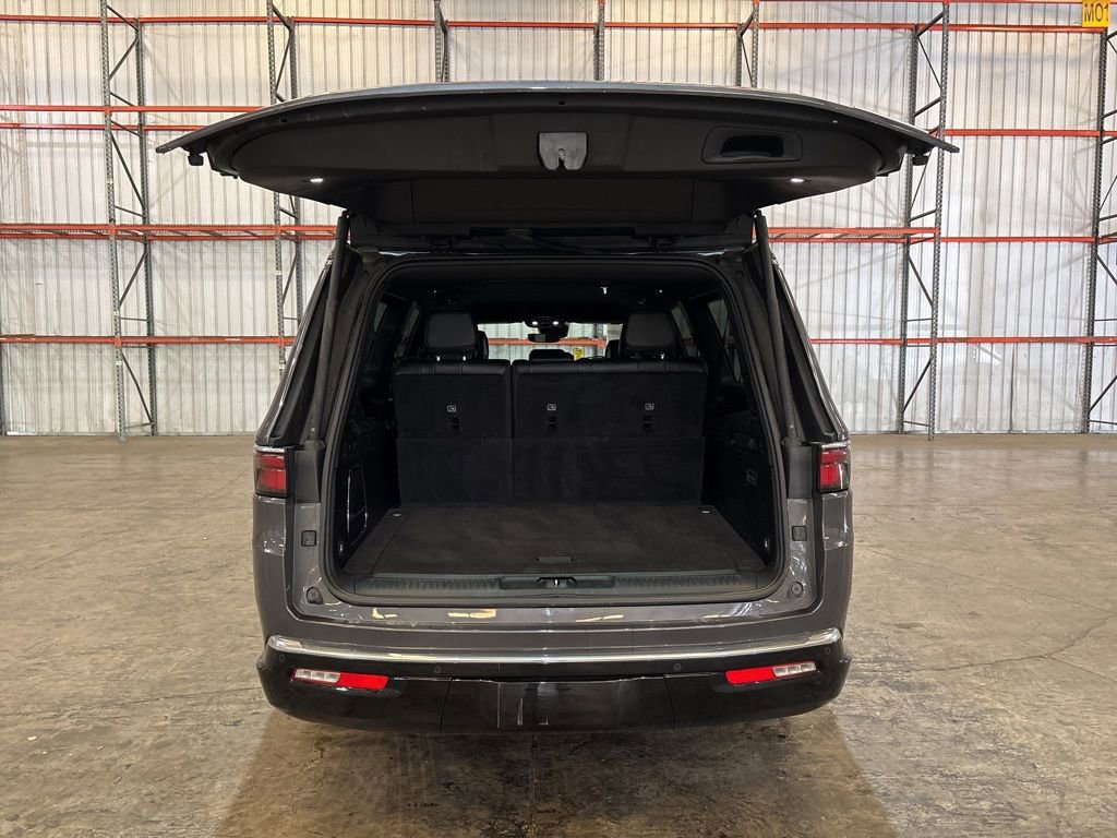 Used 2024 Jeep Wagoneer L Series III w/ Flexible Seating Group image 11