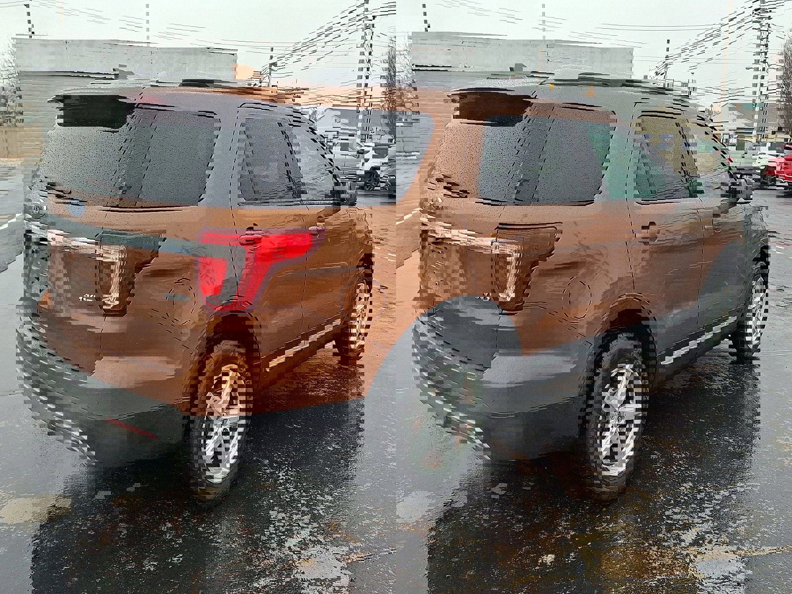 Used 2017 Ford Explorer XLT image 4