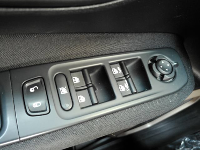 Used 2017 Jeep Renegade Latitude w/ Cold Weather Group AWD/4WD image 30