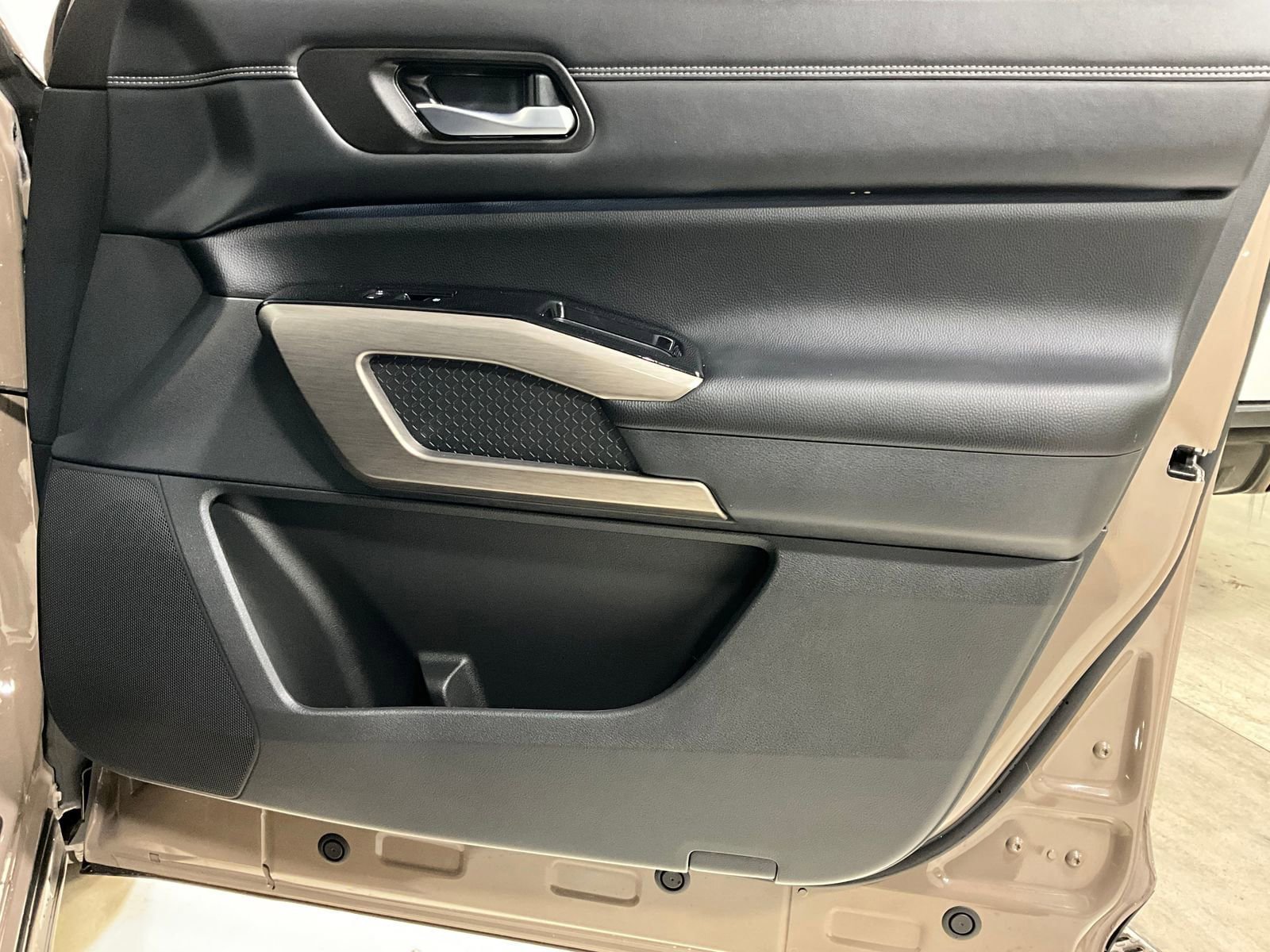 Used 2023 Nissan Pathfinder Platinum image 23
