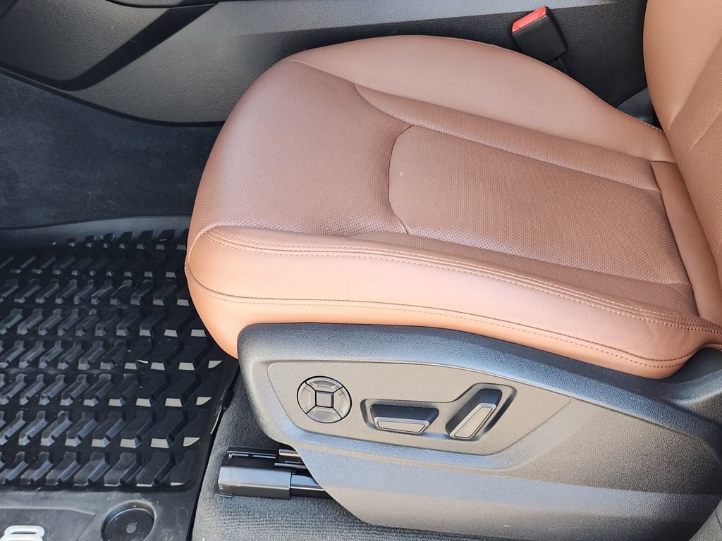 Used 2022 Audi Q8 Premium Plus AWD/4WD image 7