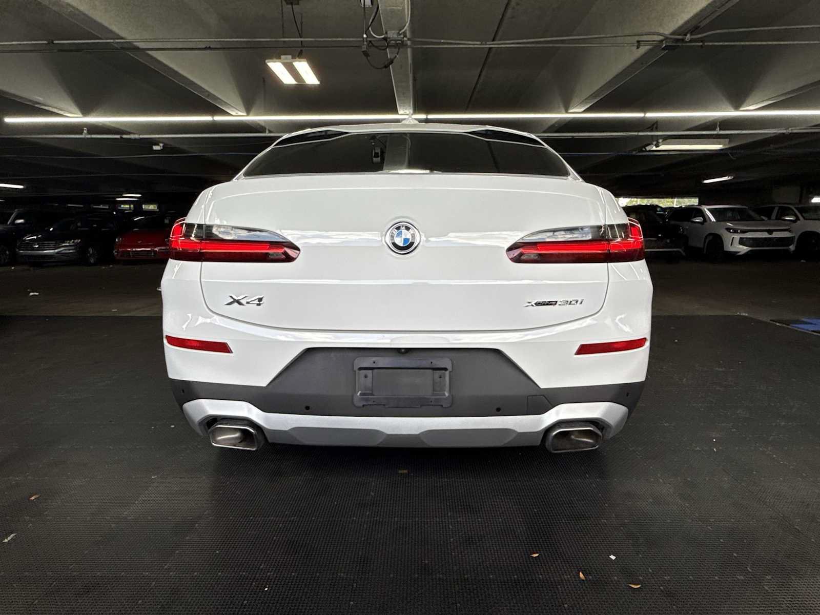 Used 2024 BMW X4 xDrive30i w/ Parking Assistance Package AWD/4WD image 7