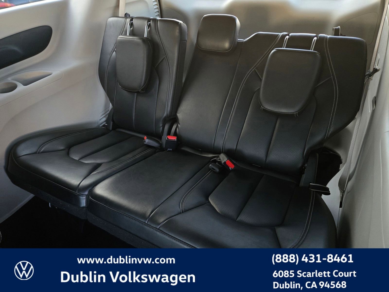 Used 2024 Chrysler Pacifica Select image 13