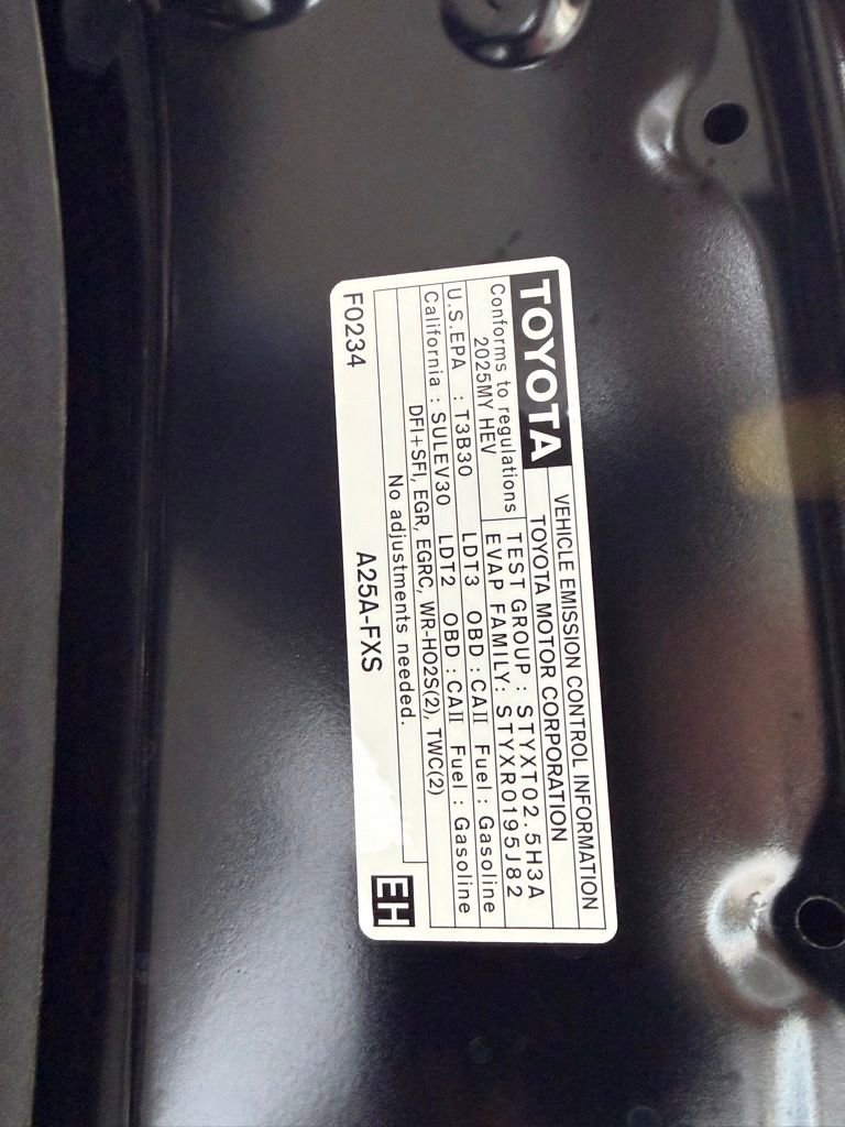 Certified 2025 Toyota Sienna XLE Woodland Edition image 37