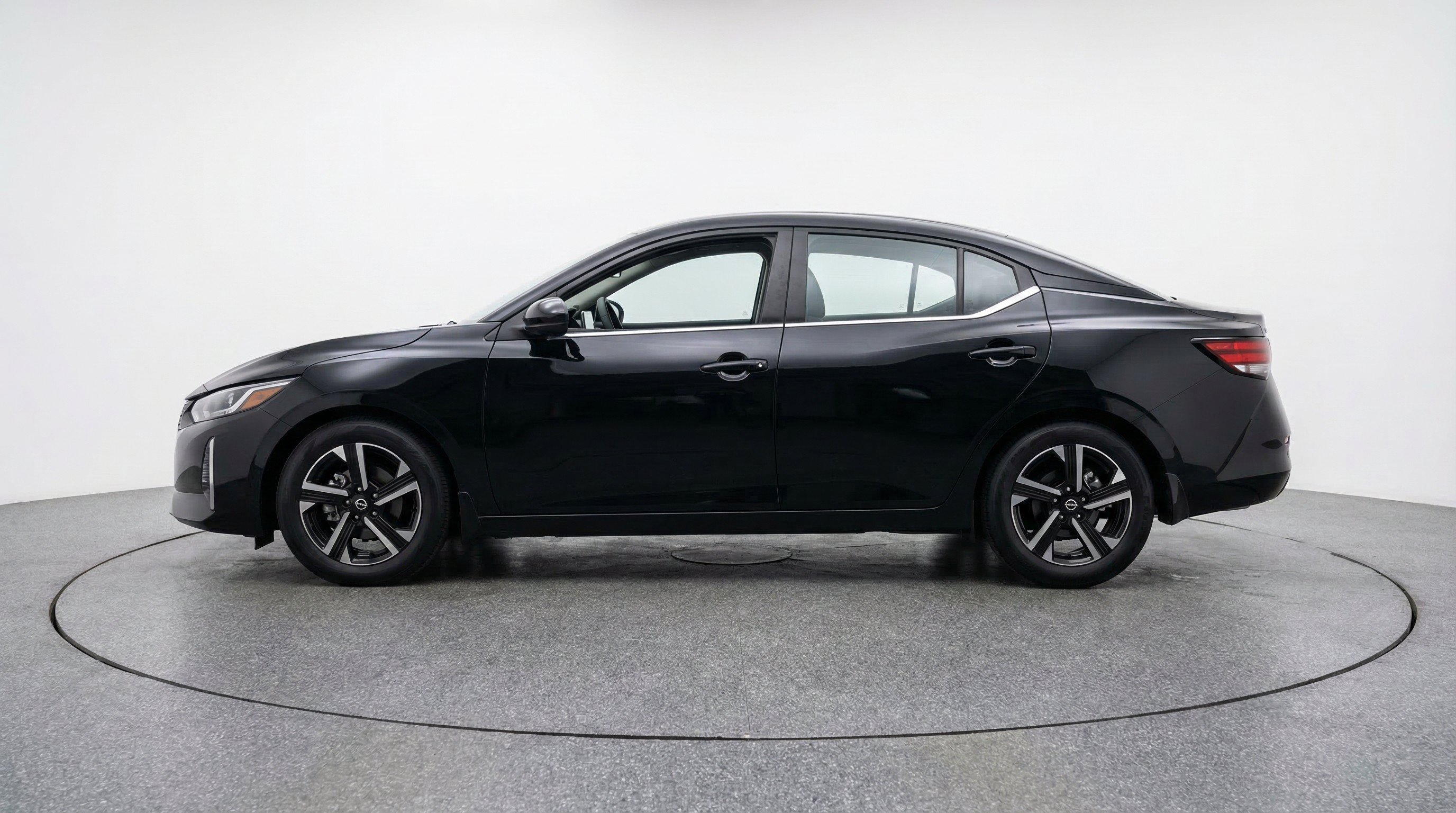 Used 2025 Nissan Sentra SV FWD image 5