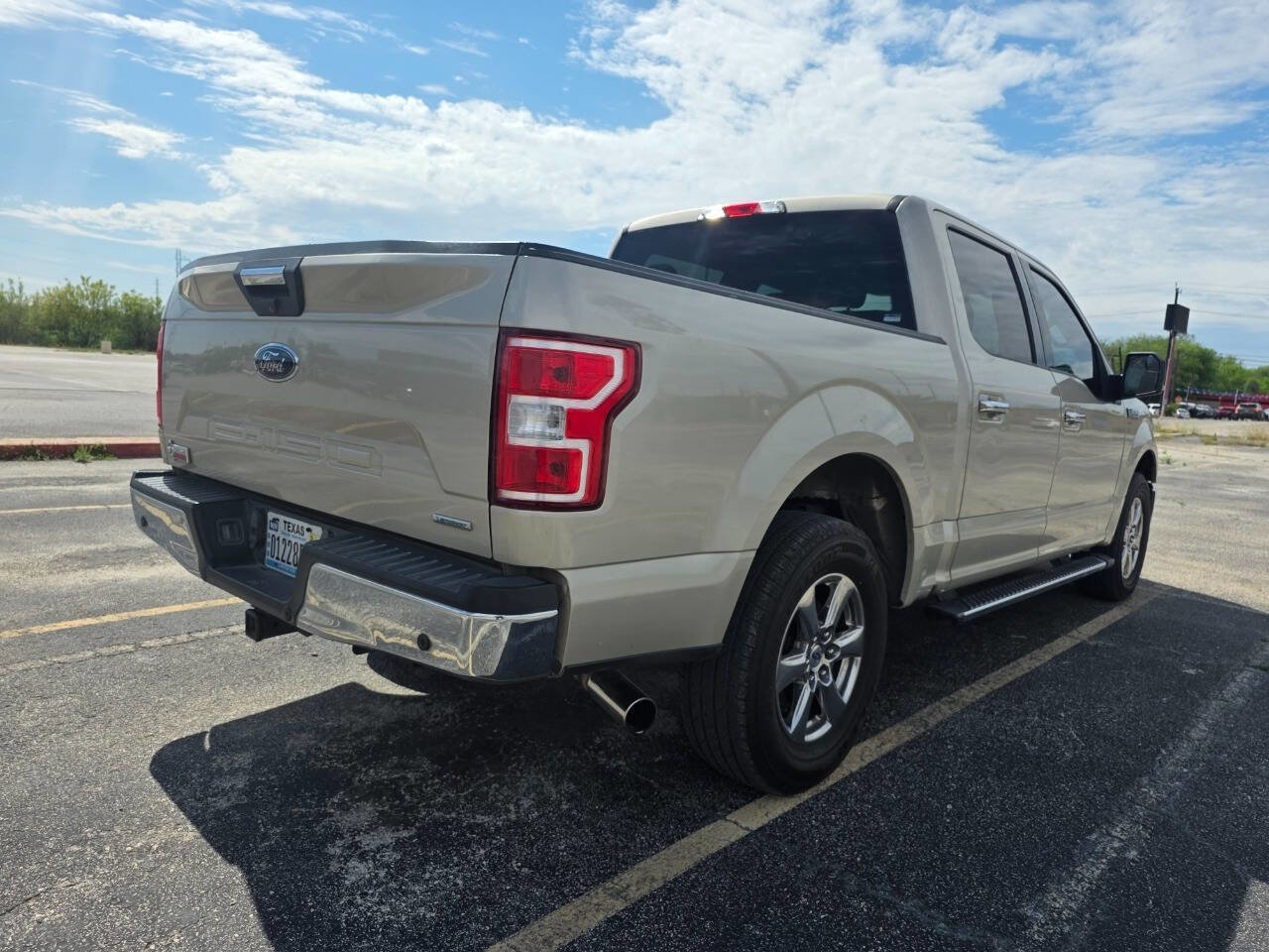 Used 2018 Ford F150 XLT w/ Equipment Group 302A Luxury image 3