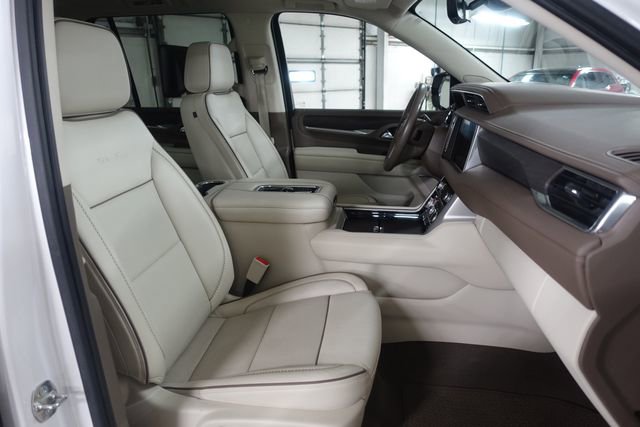 Used 2021 GMC Yukon Denali w/ Denali Premium Package AWD/4WD image 32