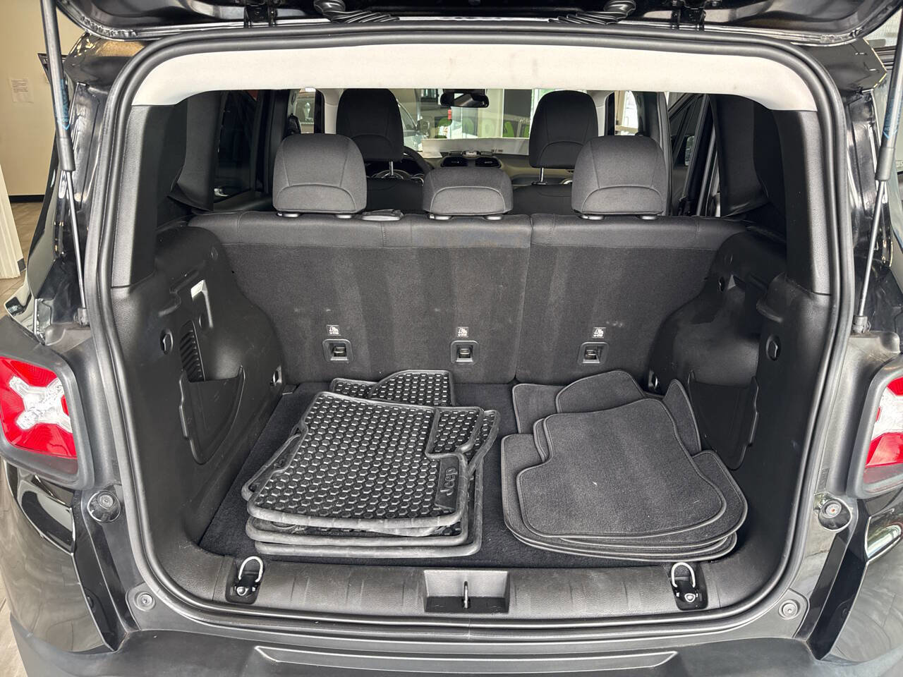 Used 2021 Jeep Renegade Latitude image 22