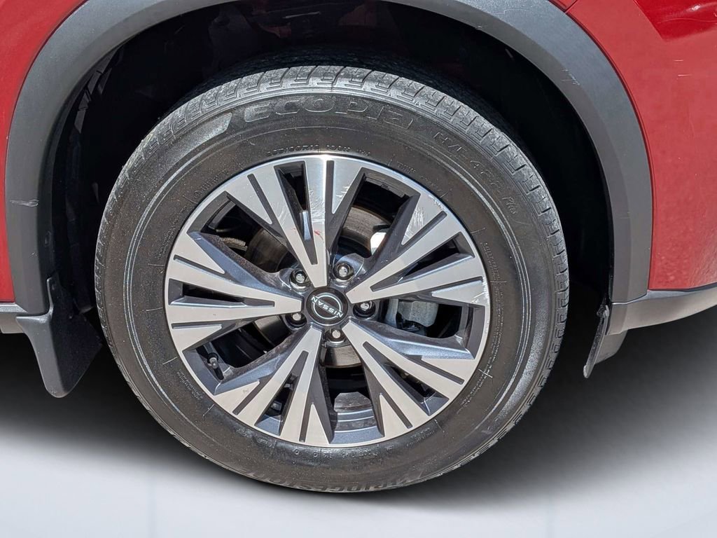 Used 2023 Nissan Rogue SV image 10