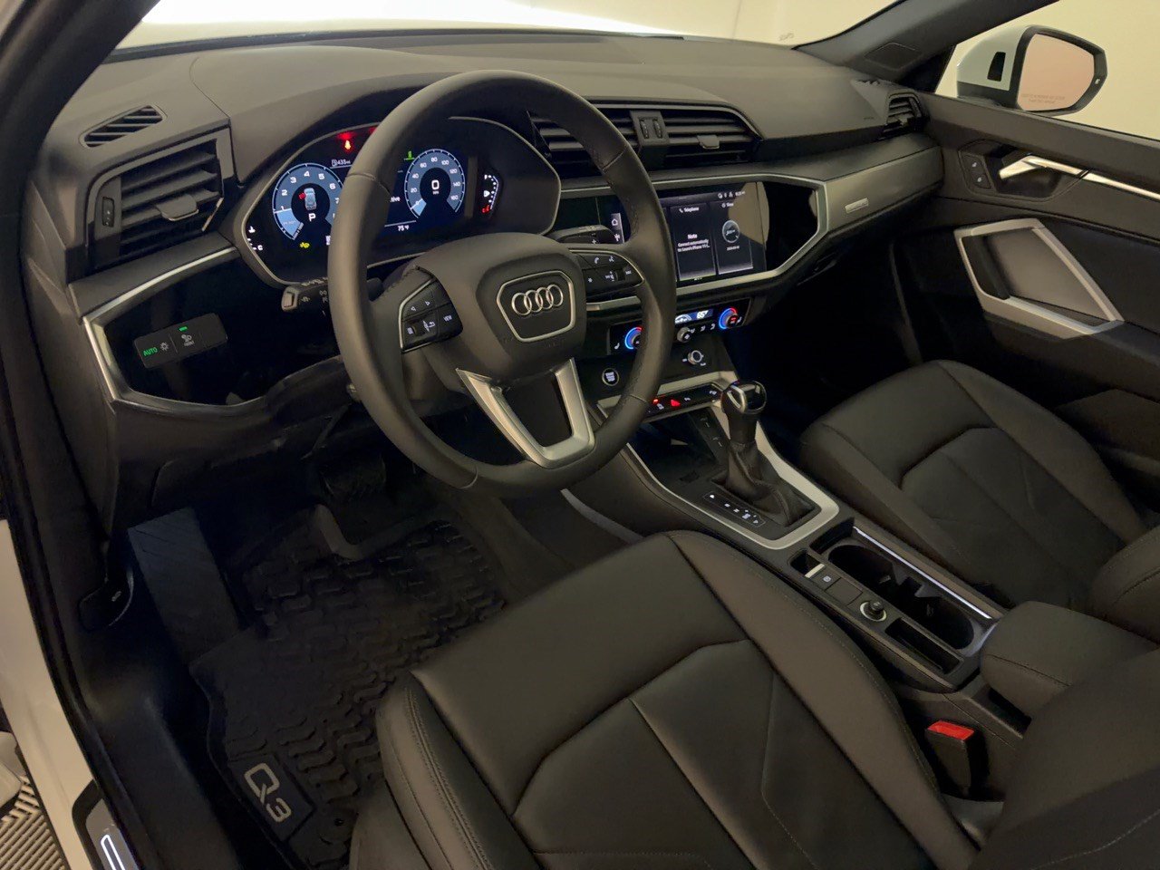 Certified 2025 Audi Q3 2.0T Premium w/ Convenience Package AWD/4WD image 4