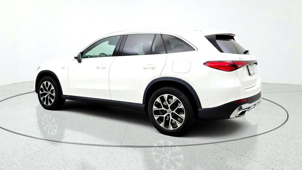 Used 2025 Mercedes-Benz GLC 350e 4MATIC w/ Driver Assistance Package image 7