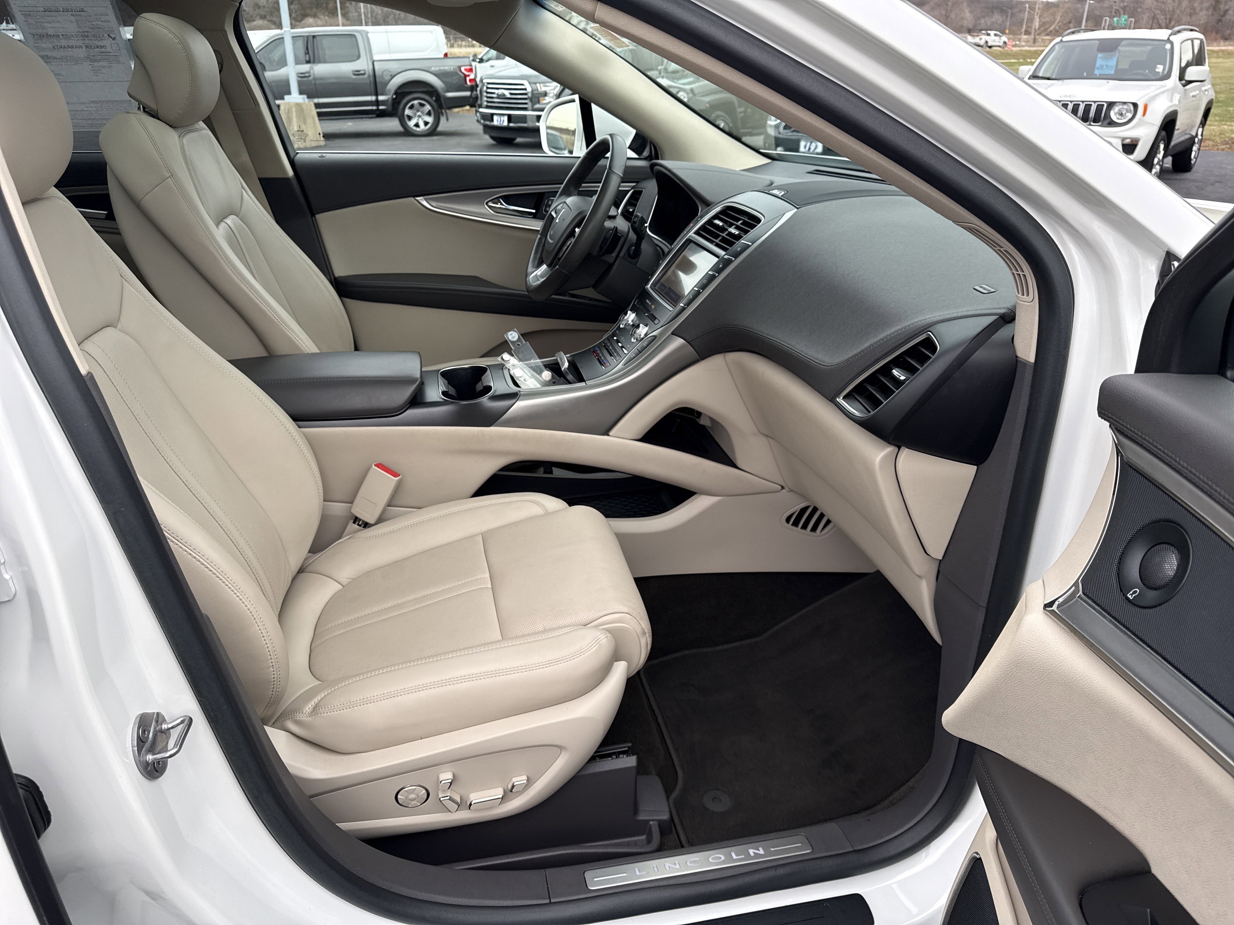 Used 2020 Lincoln Nautilus Reserve w/ Equipment Group 201A image 27