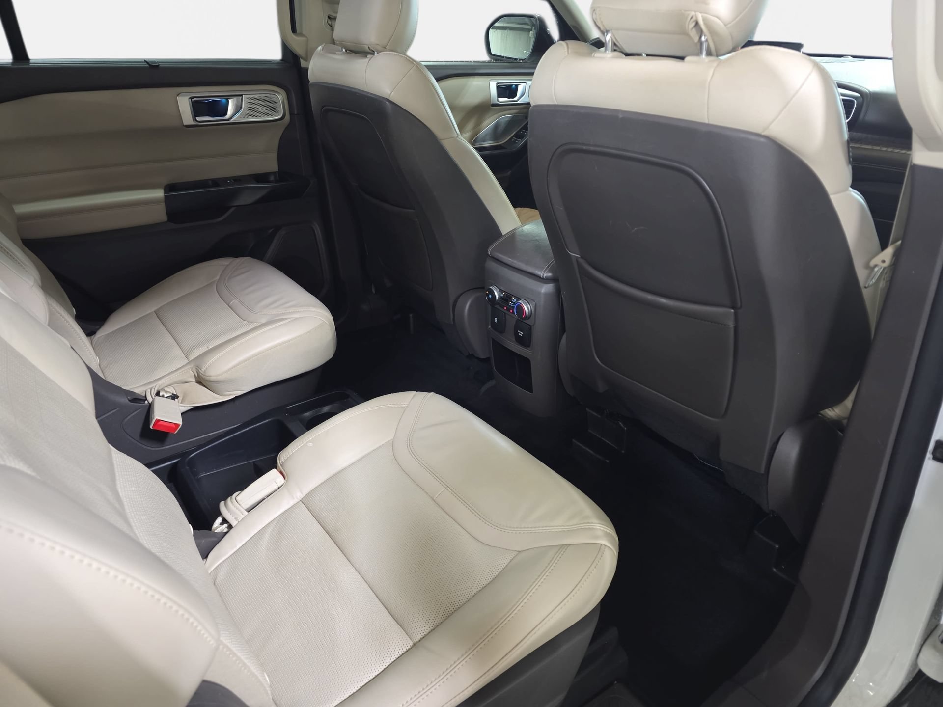 Used 2020 Ford Explorer Platinum w/ Premium Technology Package AWD/4WD image 11