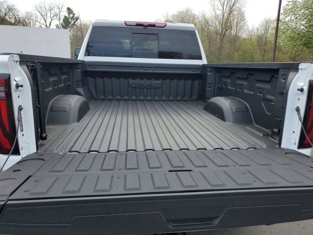 New 2025 GMC Sierra 2500 SLT w/ SLT Premium Package image 8
