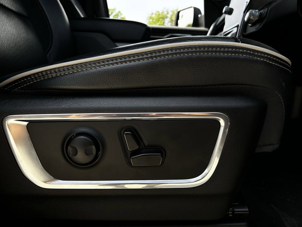 Used 2025 RAM 1500 Laramie AWD/4WD image 32