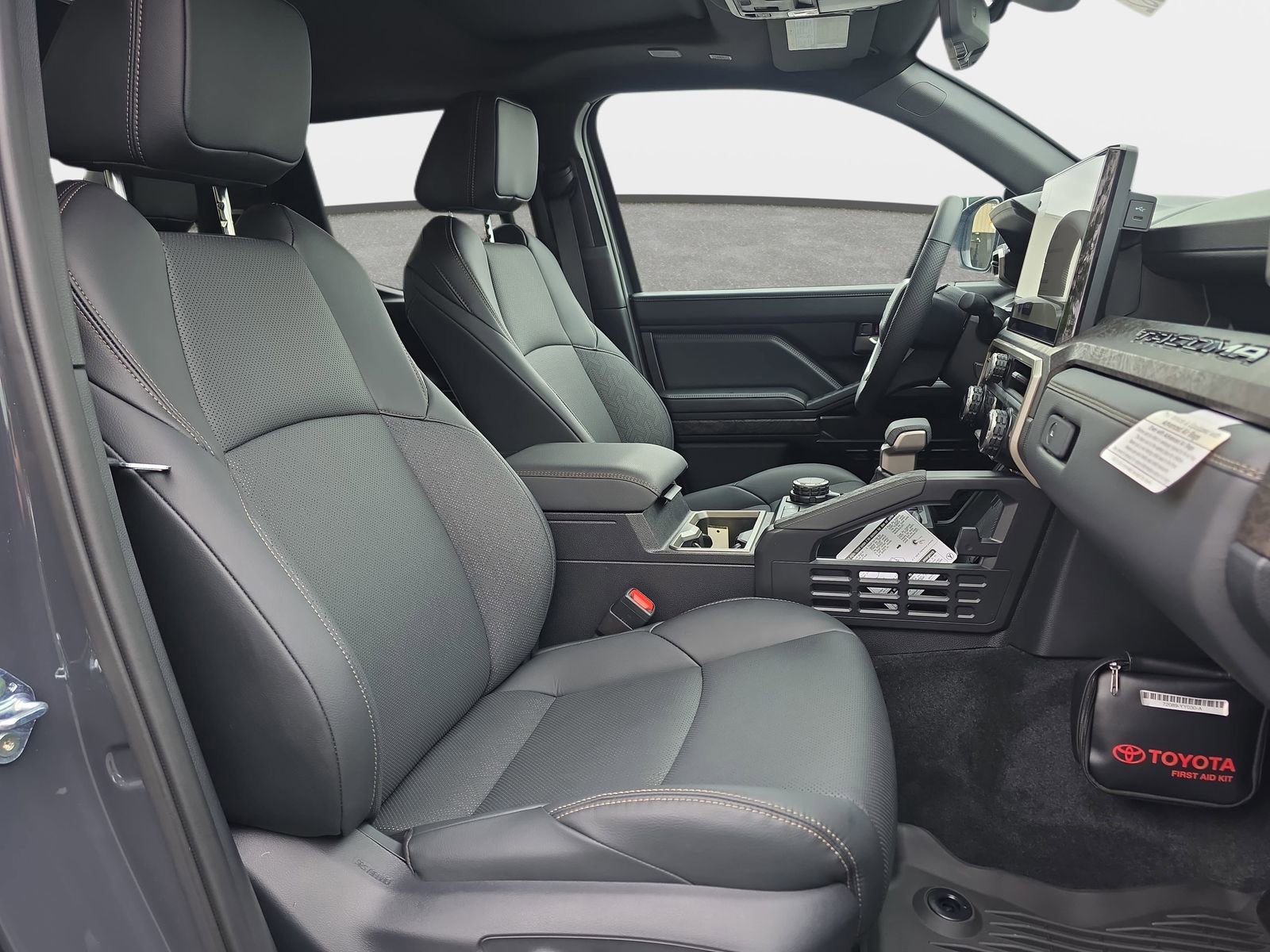 Used 2025 Toyota Tacoma Limited AWD/4WD image 10