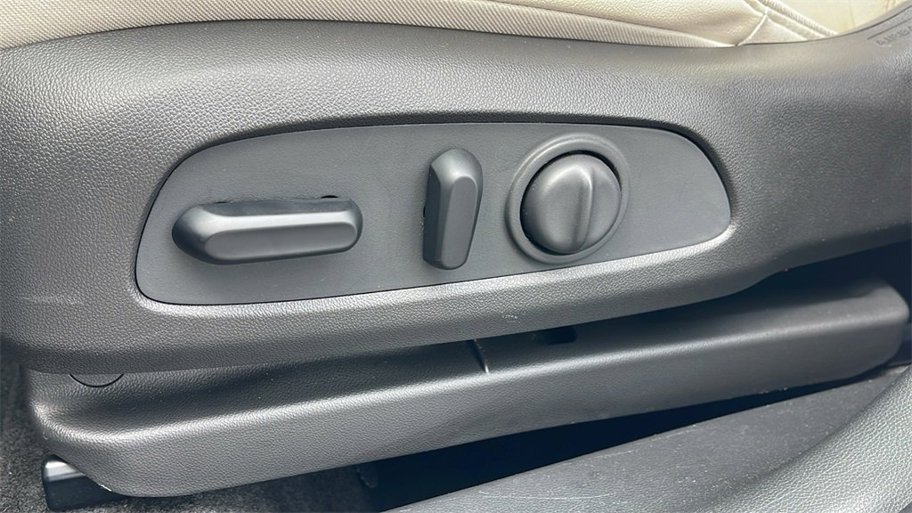 Used 2022 Buick Encore GX Select image 11