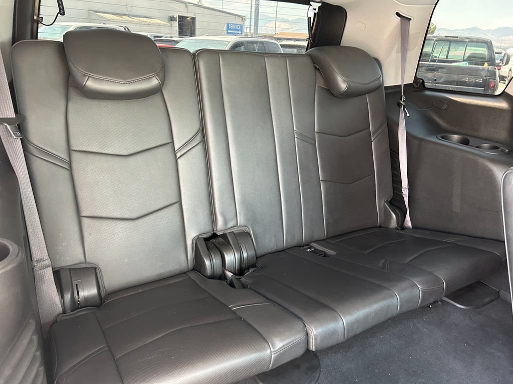 Used 2015 Cadillac Escalade Luxury AWD/4WD image 32