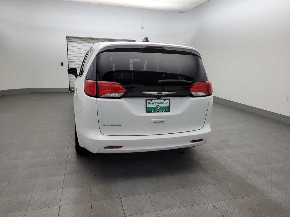 Used 2023 Chrysler Voyager LX FWD image 6