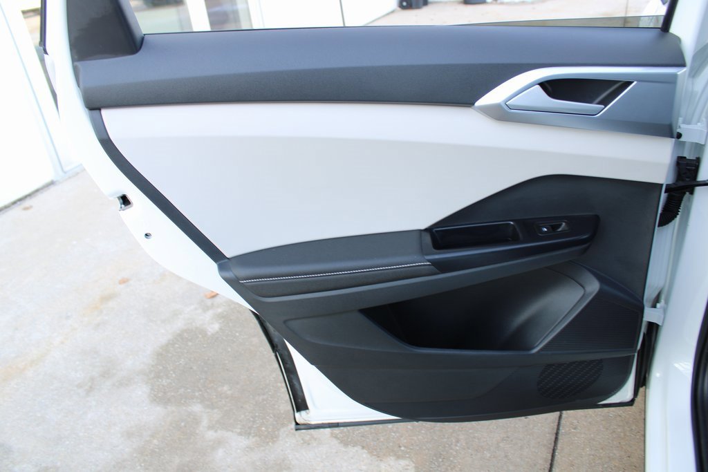 Certified 2025 Volkswagen Taos SE image 21