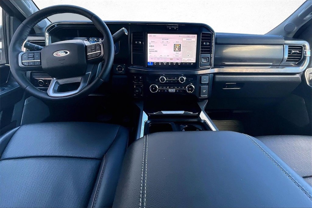 Used 2025 Ford F250 Lariat w/ Black Appearance Package image 9