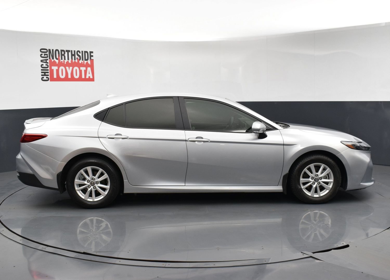 Used 2025 Toyota Camry LE w/ Convenience Package FWD image 5