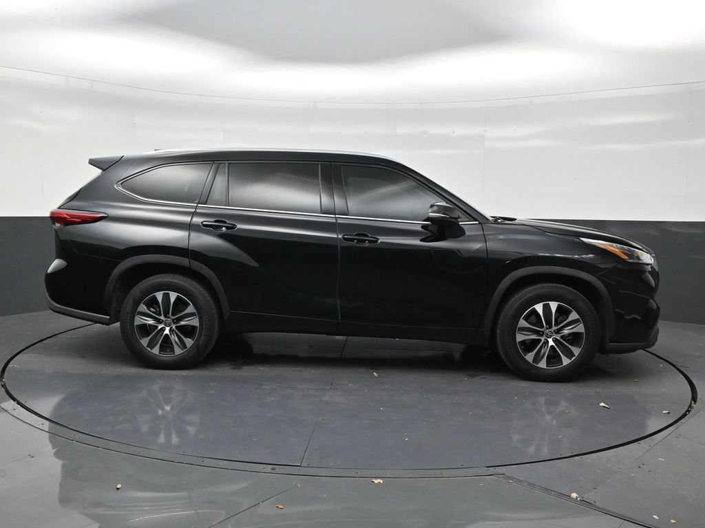 Used 2021 Toyota Highlander XLE FWD image 6