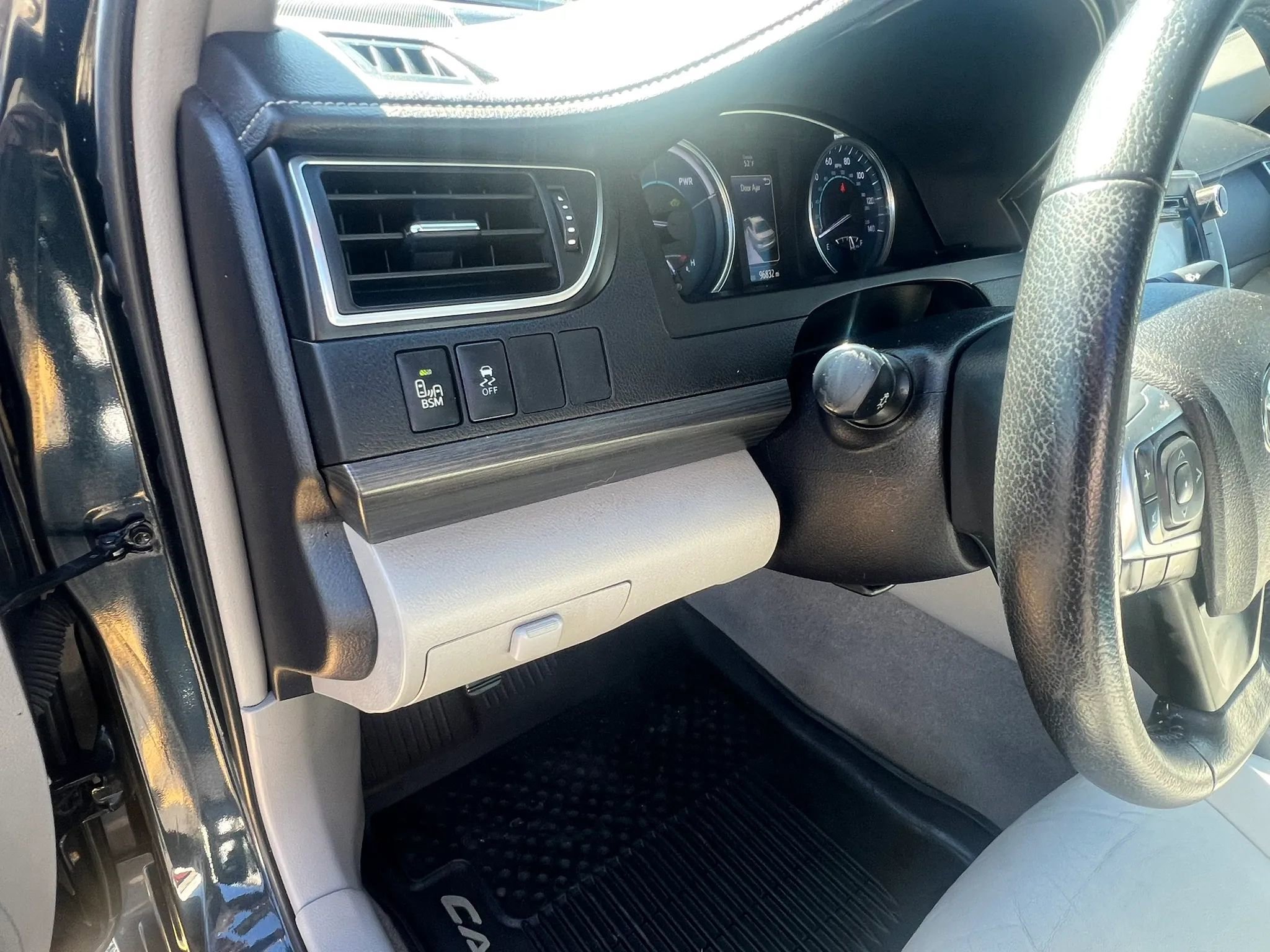 Used 2017 Toyota Camry XLE w/ Moonroof Package FWD image 23