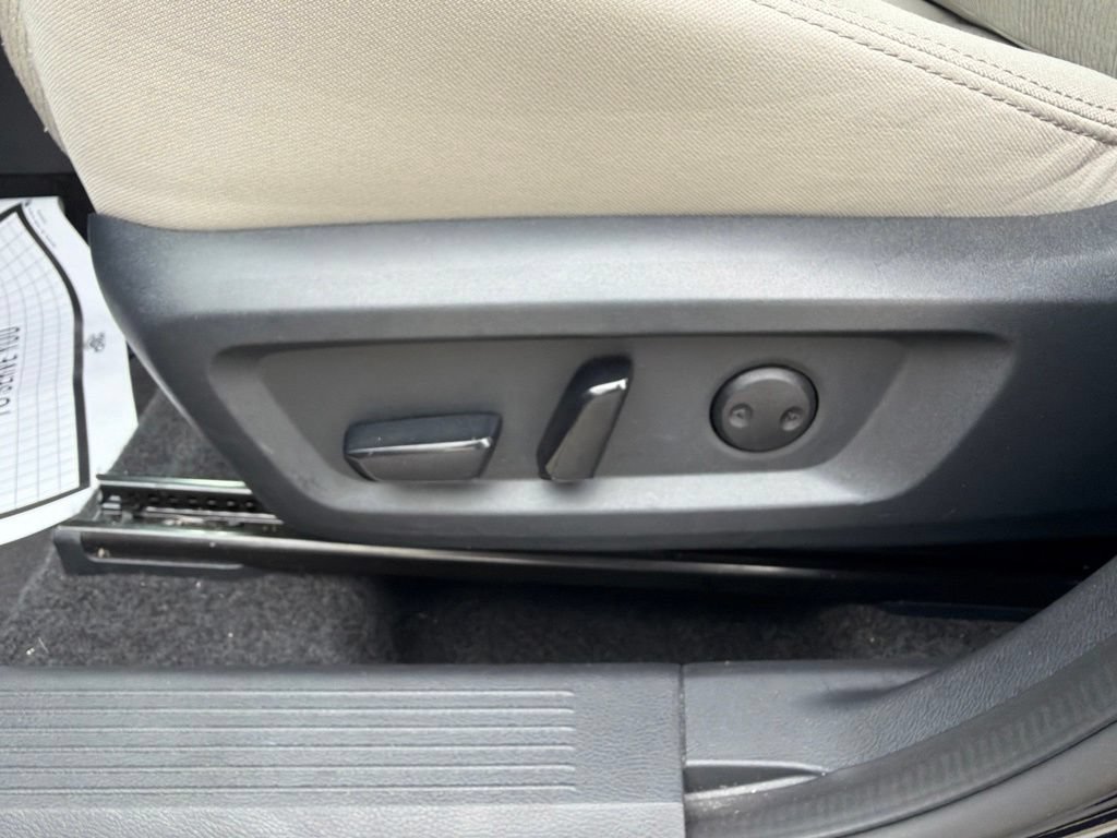 Used 2025 Nissan Rogue SV AWD/4WD image 23