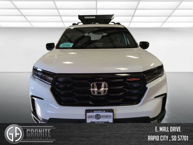 Used 2025 Honda Pilot TrailSport image 8