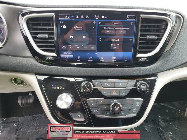 Used 2023 Chrysler Pacifica Touring-L image 24