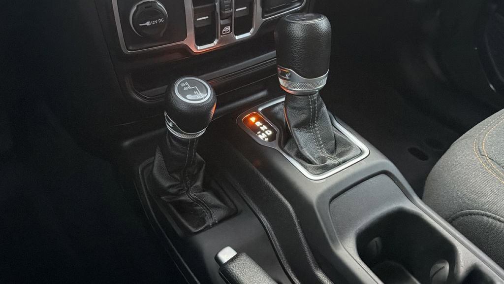Used 2024 Jeep Wrangler Unlimited Sport AWD/4WD image 24