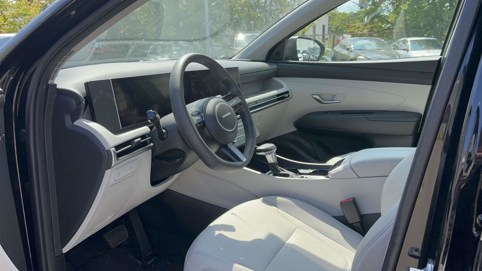 Used 2025 Hyundai Tucson SE image 20
