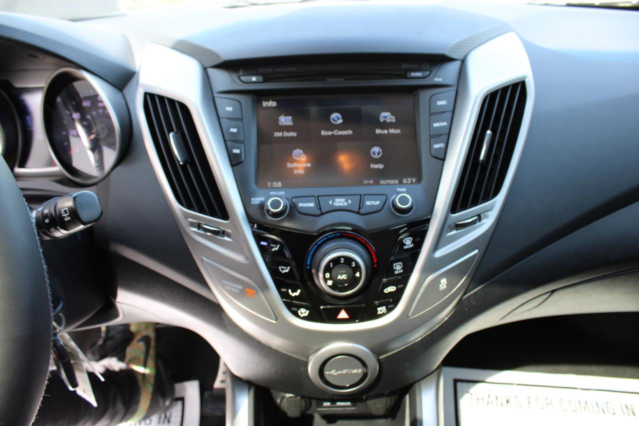 Used 2012 Hyundai Veloster w/ Style Pkg image 26