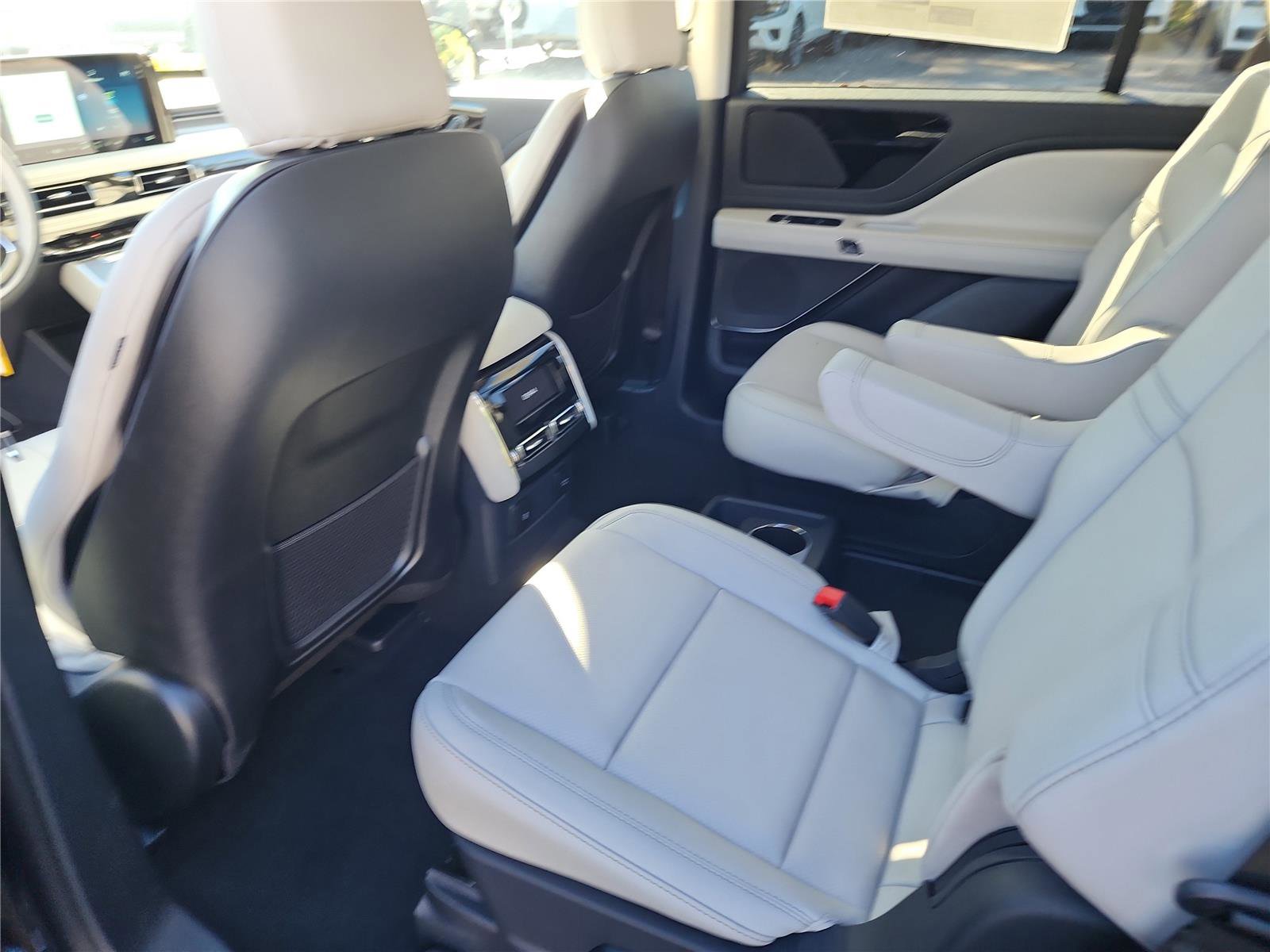 New 2026 Lincoln Aviator 2WD image 21
