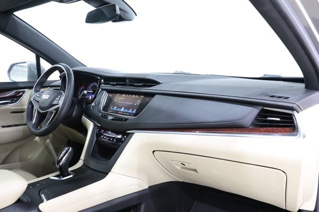 Used 2017 Cadillac XT5 Premium Luxury FWD image 16