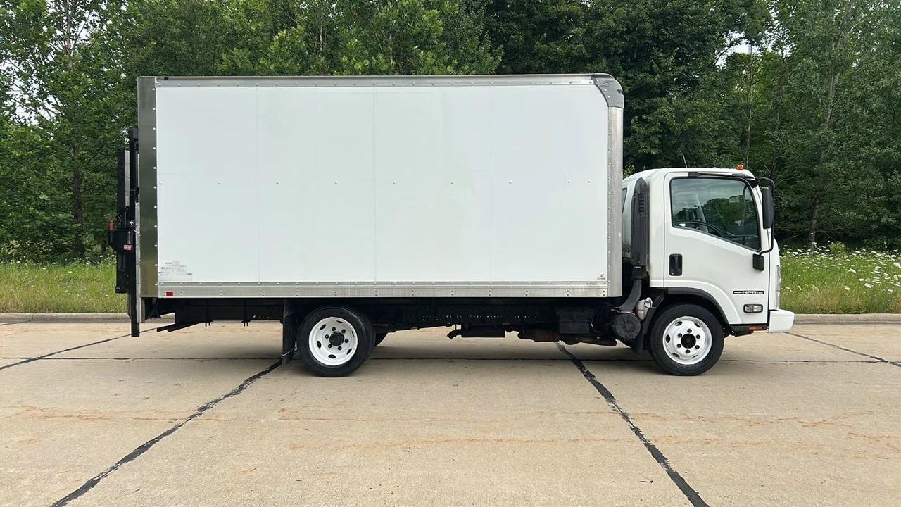 Used 2018 Isuzu NPR RWD image 5