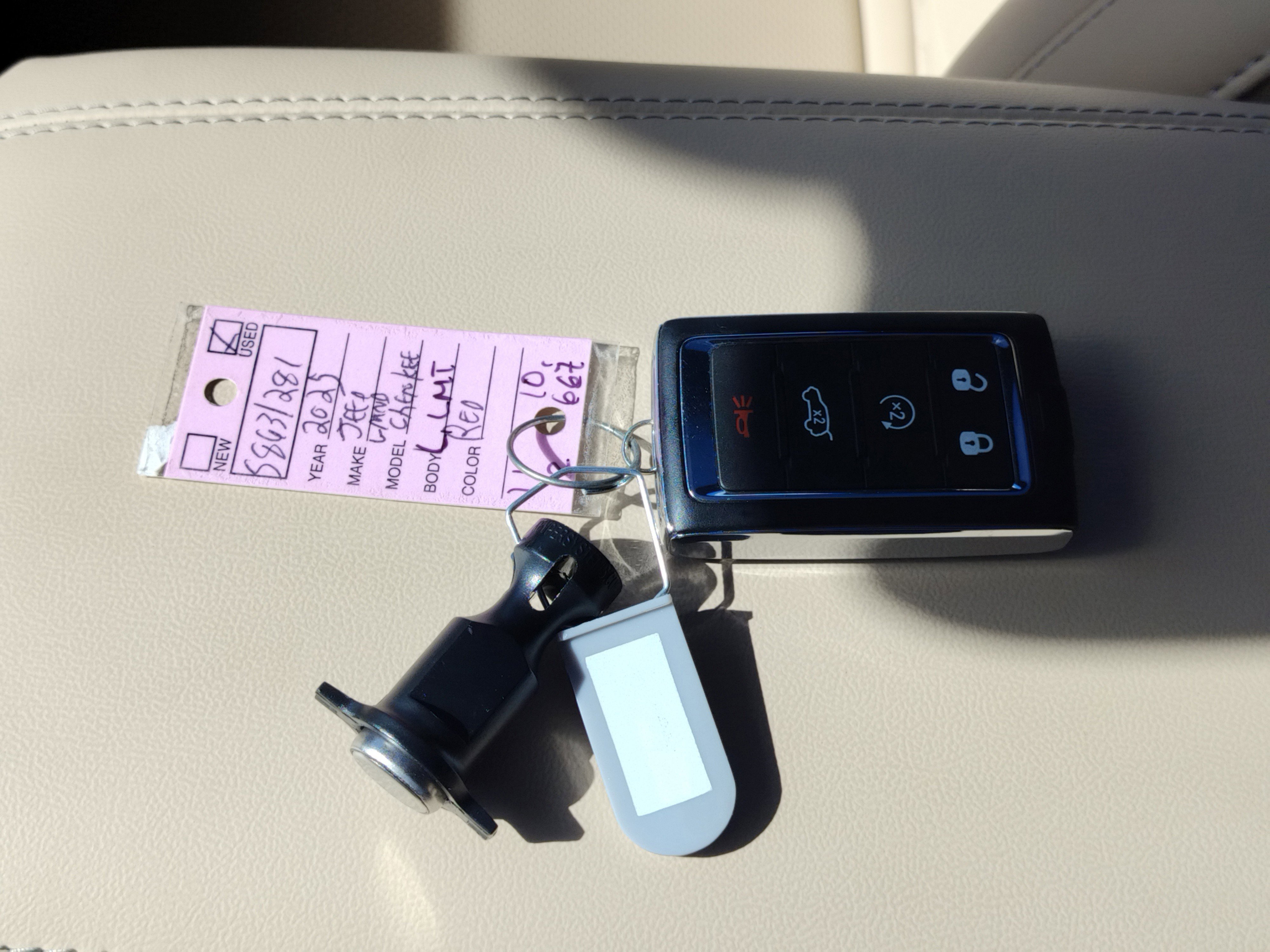 Used 2025 Jeep Grand Cherokee L Limited w/ Luxury Tech Group II image 31