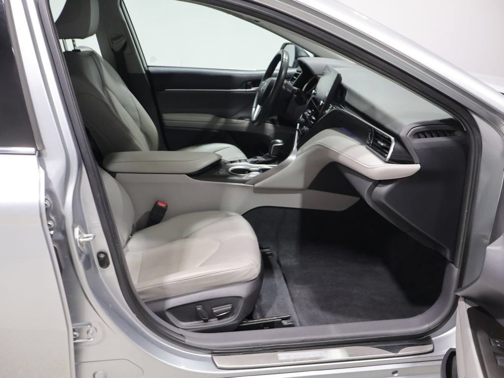 Used 2022 Toyota Camry XLE w/ Cold Weather Package FWD image 22