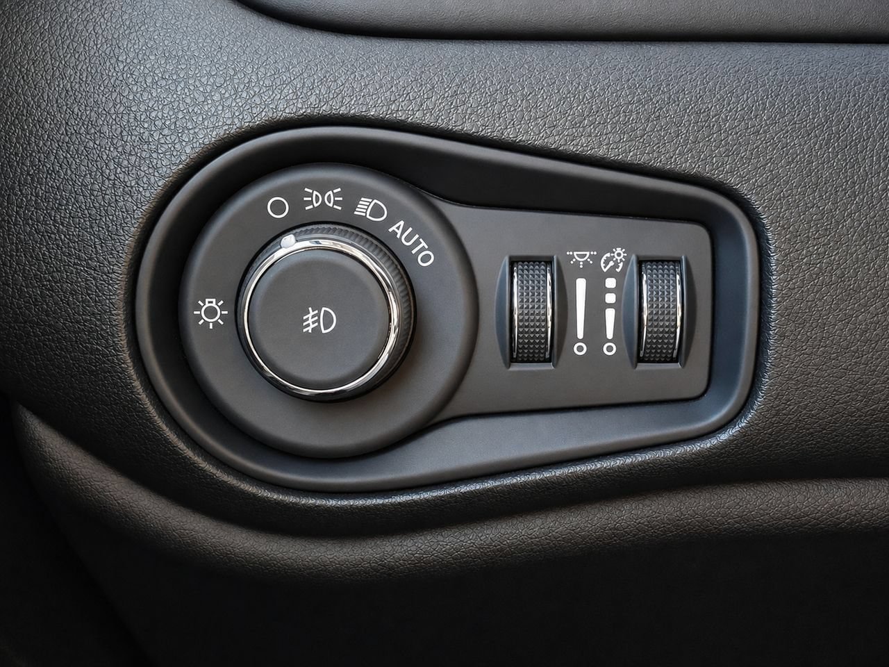Used 2023 Jeep Renegade Altitude w/ Sun/Sound Group AWD/4WD image 29
