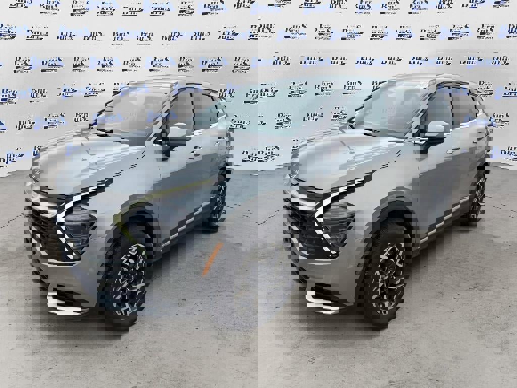 Used 2024 Kia Sportage LX image 3