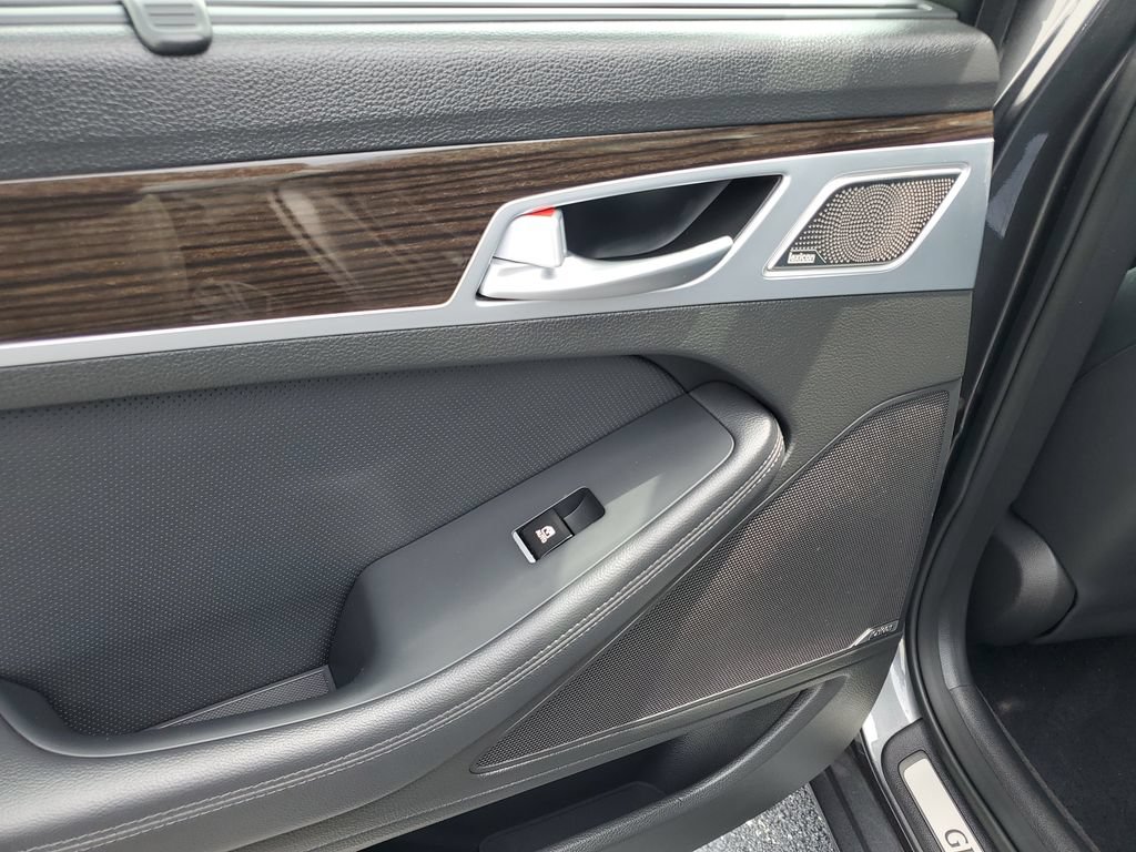 Used 2018 Genesis G80 3.8 w/ Option Group 02 RWD image 11