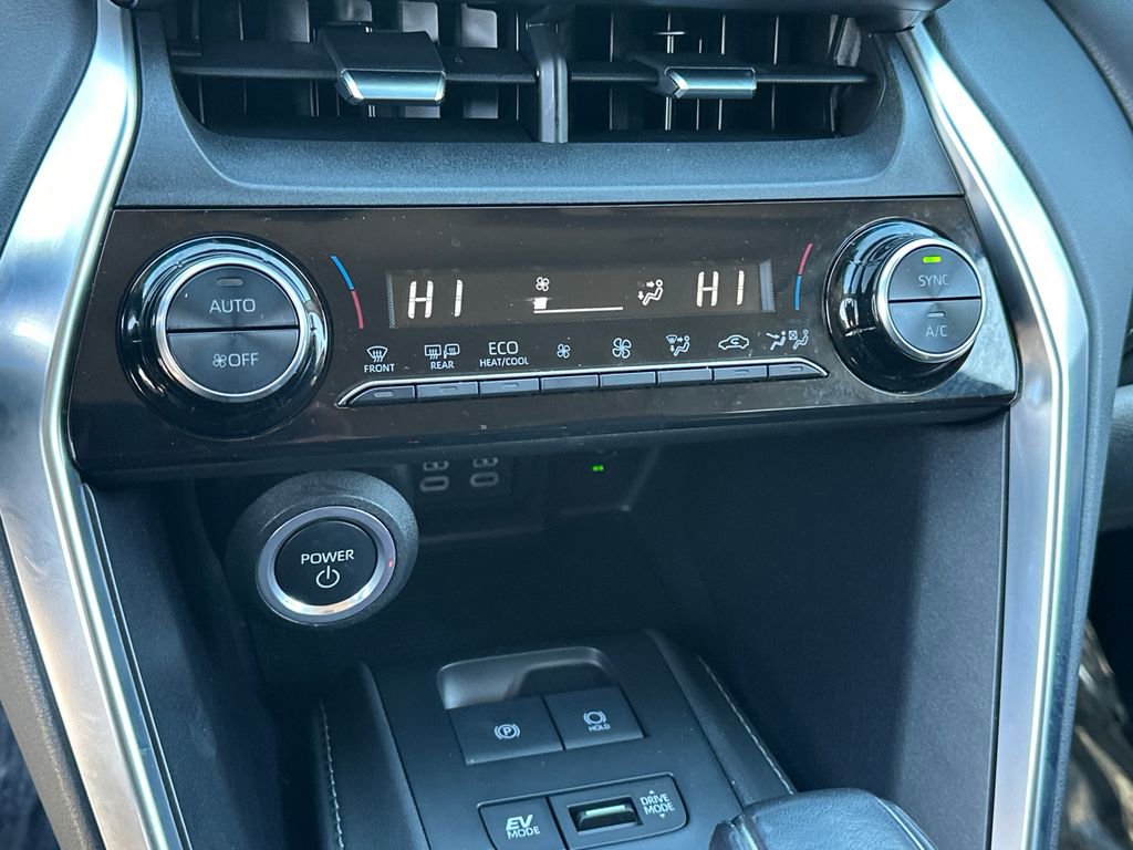 Used 2023 Toyota Venza LE image 28