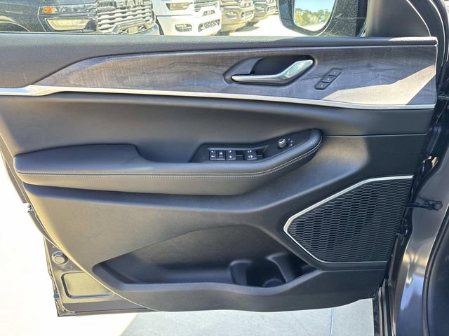New 2025 Jeep Grand Cherokee Limited RWD image 21