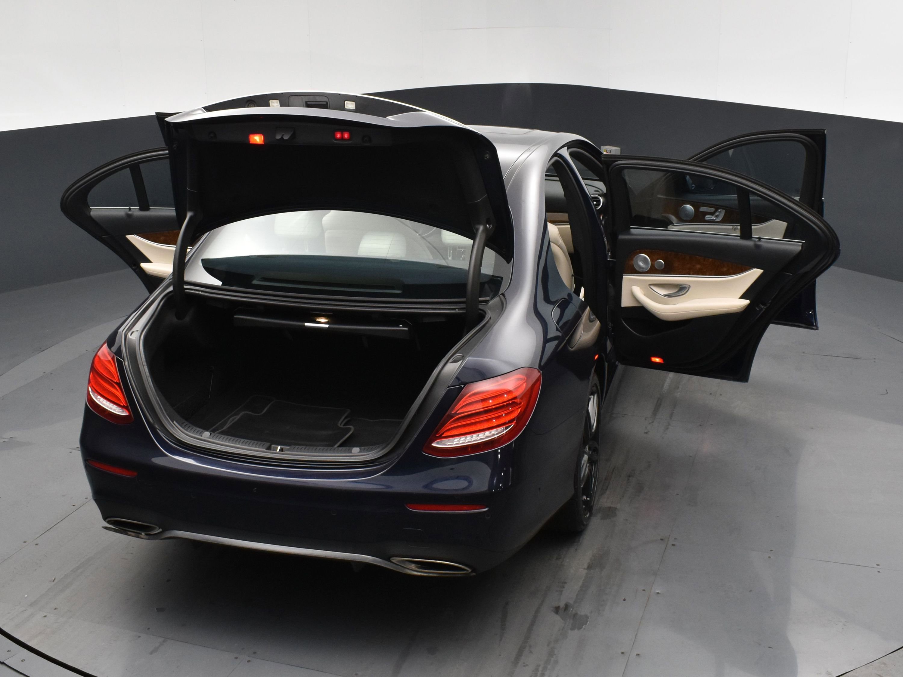 Used 2017 Mercedes-Benz E 300 4MATIC image 24