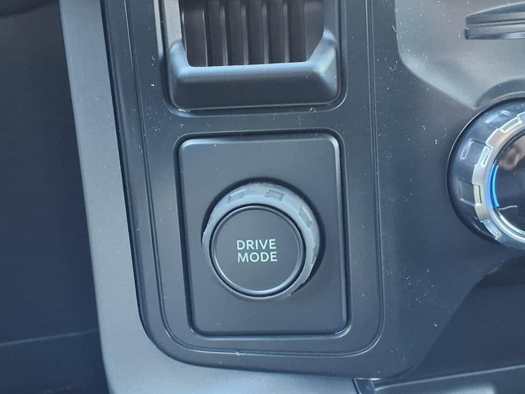 Used 2025 Ford F150 XLT w/ Equipment Group 302A MID RWD image 13