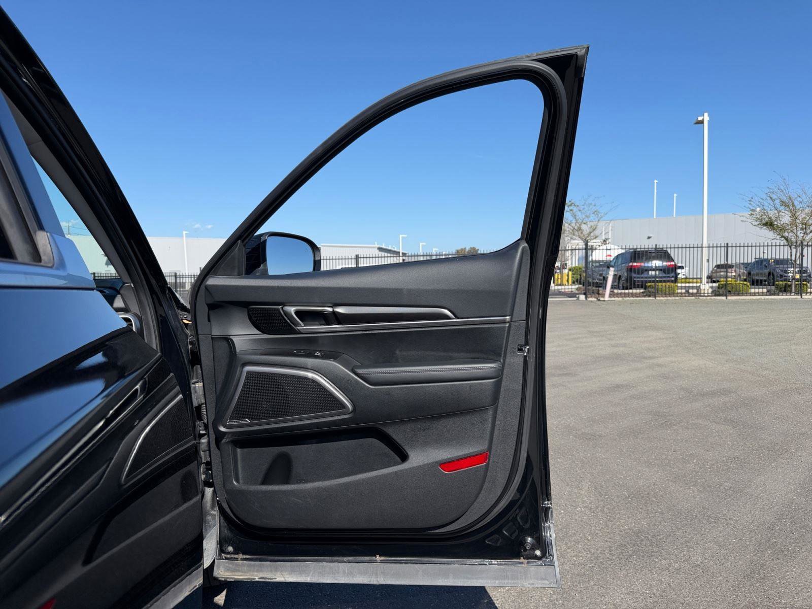 Used 2025 Kia Telluride S image 16