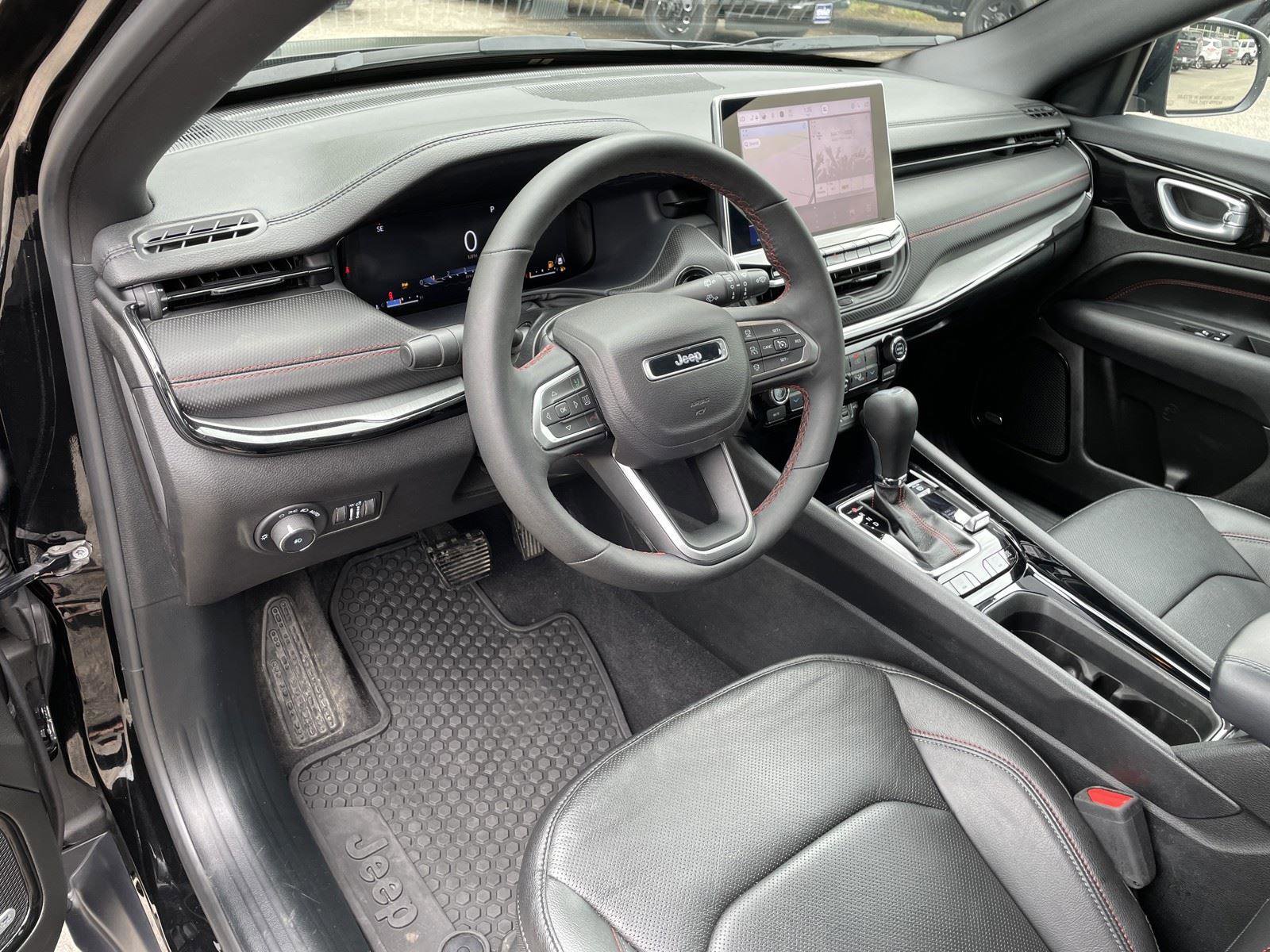 Used 2024 Jeep Compass Trailhawk w/ Trailhawk Elite Group image 13